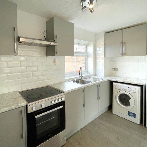 Willowhayne Drive, Walton-on-Thames, Surrey, KT12 - Photo 1