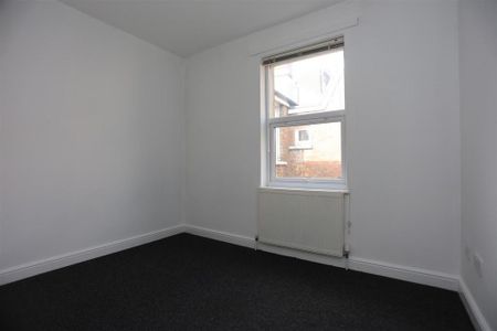 3 bedroom flat to rent - Photo 5