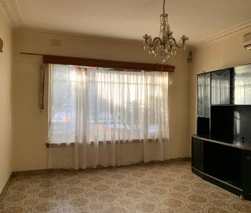 3&plus;1 Bedrooms in Springvale Central Awaits - Photo 3