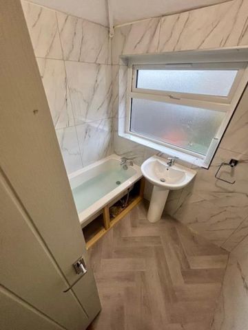 3 bedroom House To Let - Photo 4