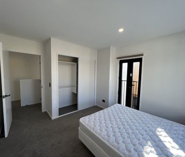 2/16 Rutherford Street, Woolston - Photo 3