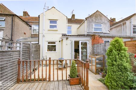 2 BEDROOM HOUSE - Photo 3