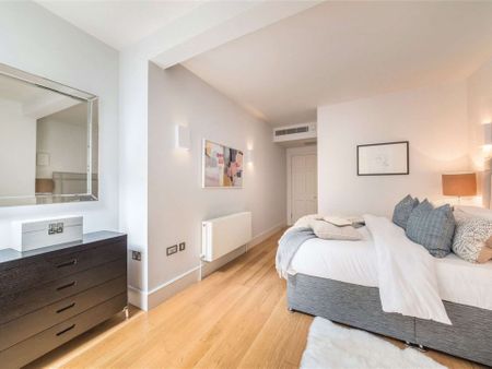 A modern two bedroom lateral flat with a terrace at the rear of the property and set on this popular Mayfair street. - Photo 3