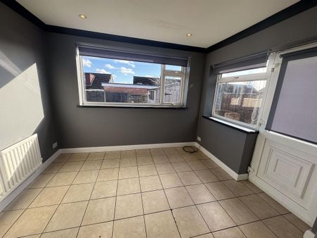 4 bedroom bungalow to rent - Photo 2