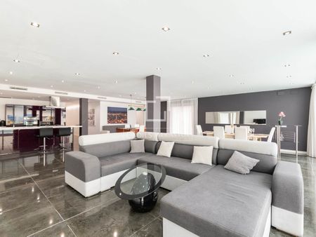 Excellent 7 Bedroom house / villa for rent in El Poal, Barcelona - Photo 2