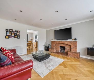 4 bedroom detached house to rent - Photo 2