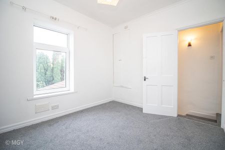 2 bedroom terraced house to rent - Photo 4
