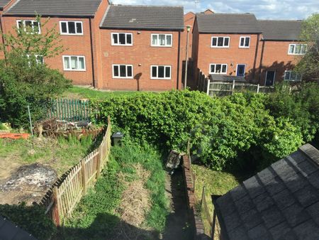 2 Bed Terraced House, Dovercourt Road, S61 - Photo 4