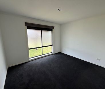 RENOVATED TWO BEDROOM UNIT! - Photo 2