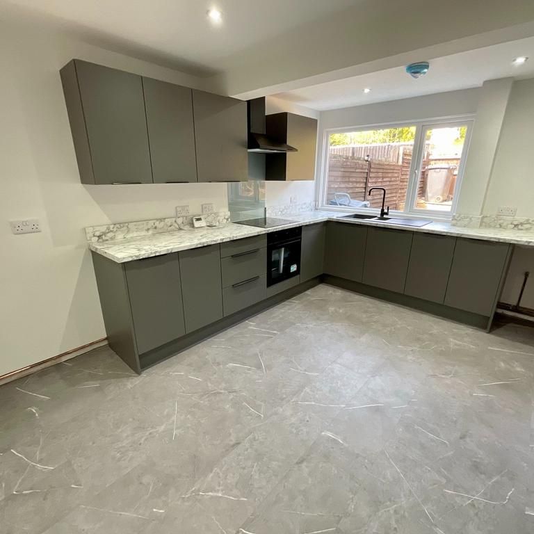 3 bedroom terraced house to rent - Photo 1