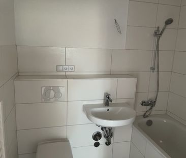 Sanierte 3 Raum-Wohnung mit Balkon und Badewanne - Photo 6