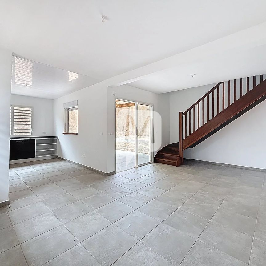Location Maison 5 pièces 112m² REMIRE MONTJOLY 97354 - Photo 1