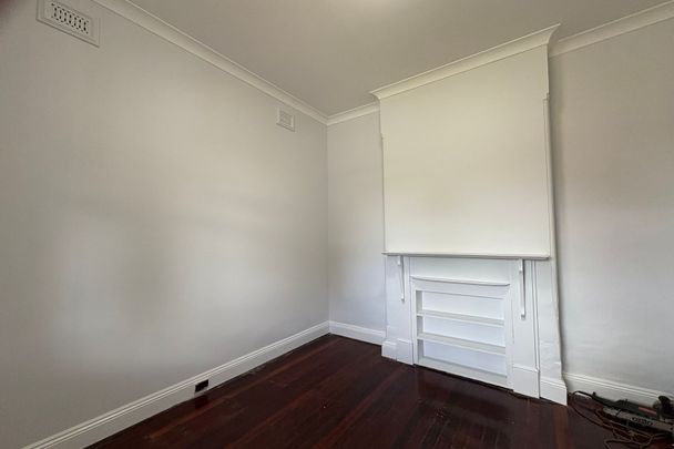 Premium Rental Opportunity - 4 Bedrooms | 1 Bathroom | Oversized Kitchen - Photo 1