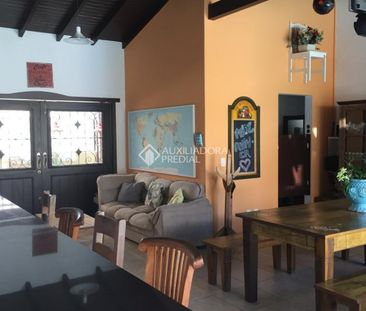 Casa com 3 quartos e 350m² para alugar em Lagoa da Conceição, Flori... - Photo 1