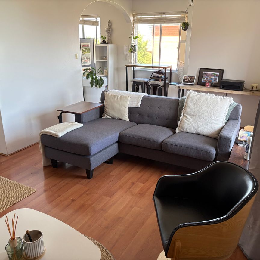 Kensington - Photo 1