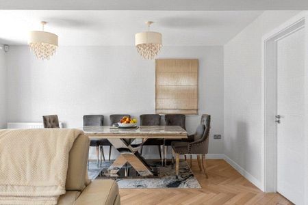 3 bedroom semi-detached house to rent - Photo 4