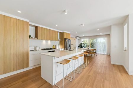 Coastal luxe living in the heart of Burleigh Waters - Photo 5