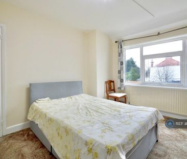 3 bedroom semi-detached house to rent - Photo 4