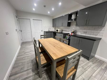 1 bedroom in a house share to rent - Photo 4