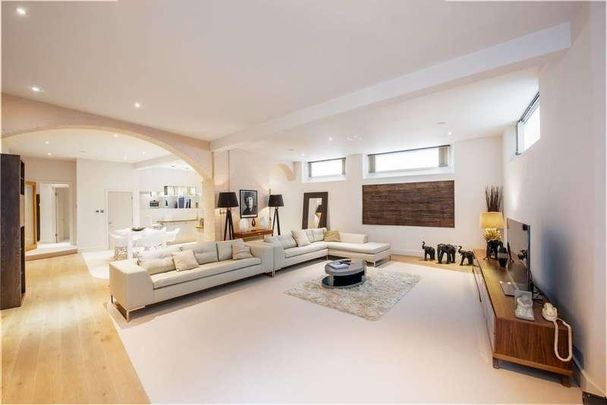 Roland Gardens, South Kensington, SW7 - Photo 1