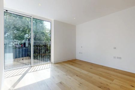 4 bedroom house in London - Photo 5