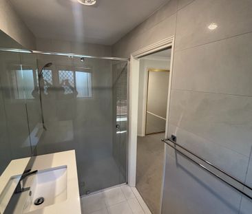 Stylish 3-Bedroom Family Home in Prime Parkwood Location - Photo 4