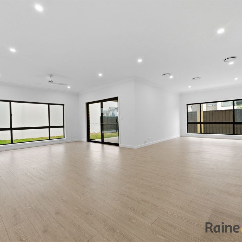 Stylish 5-Bedroom Family Home in the Heart of Melonba - Photo 1