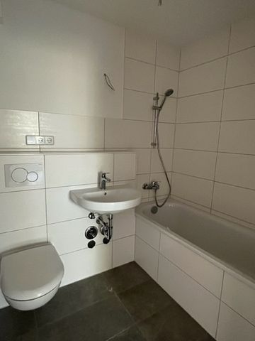 Sanierte 3 Raum-Wohnung mit Balkon und Badewanne - Photo 5