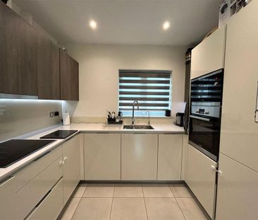 3 bedroom terraced house to rent - Photo 5