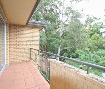 Spacious Apartment with Leafy Outlook ** Available 15/11/25 ** - Photo 4