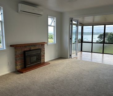 Peaceful Coastal Living with Gorgeous Harbour Views - Photo 2