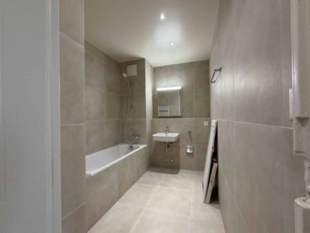 Renovated apartment near the train station - Photo 2