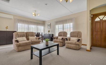 30 Pyalong Crescent, Dallas - Photo 4