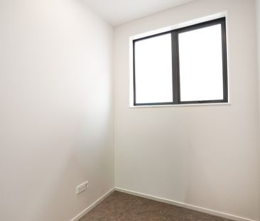 Modern Townhouse Living - Photo 4