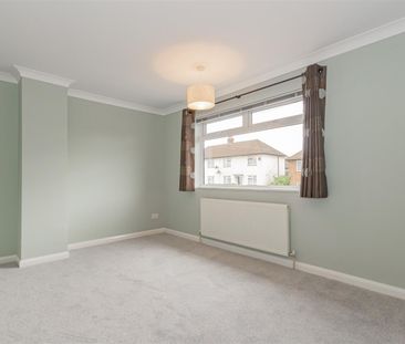 2 bedroom Semi-Detached House to let - Photo 5