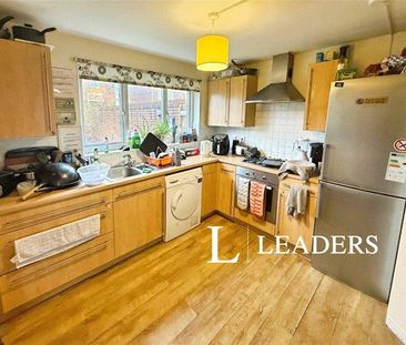 1 bedroom in a house share to rent - Photo 3