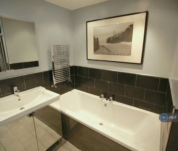 1 bedroom in a flat share to rent - Photo 6