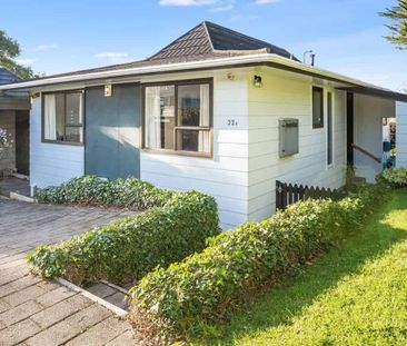 Family Home in Whitby - Photo 3