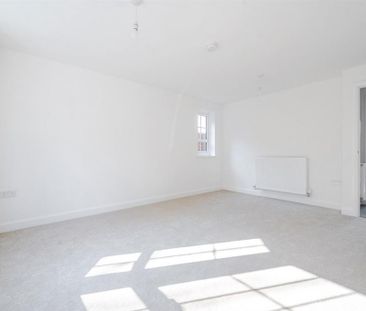 3 bedroom end of terrace house to rent - Photo 3