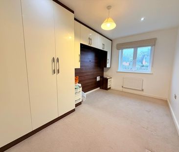 Thompson Way, Farnborough, Surrey, GU14 - Photo 5