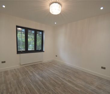 London Road North, Merstham, Redhill, Surrey, RH1 - Photo 3