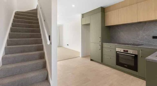 Modern 2 bedroom Townhouse! - Photo 1