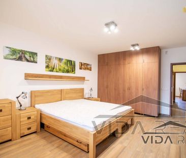Nadštandardný 4-izbový rodinný dom s garážou a veľkým pozemkom - Photo 4