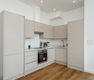 Lakeside Close, Staines Upon Thames - Photo 6