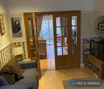 1 bedroom in a house share to rent - Photo 2