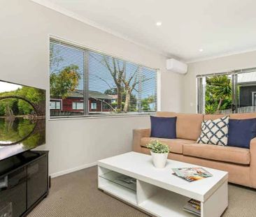 Fully fenced dog friendly family home - Photo 2