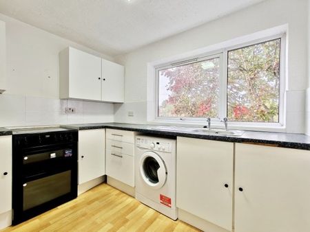 2 bedroom flat to rent - Photo 2