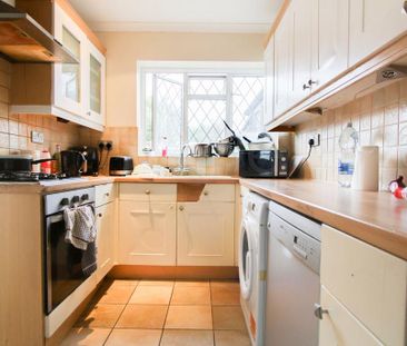 1 bedroom in a house share to rent - Photo 4