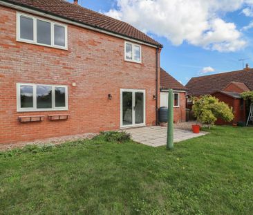 3 bedroom semi-detached house to rent - Photo 6