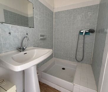Location Appartement 2 pièces 40m² HYERES 83400 - Photo 3